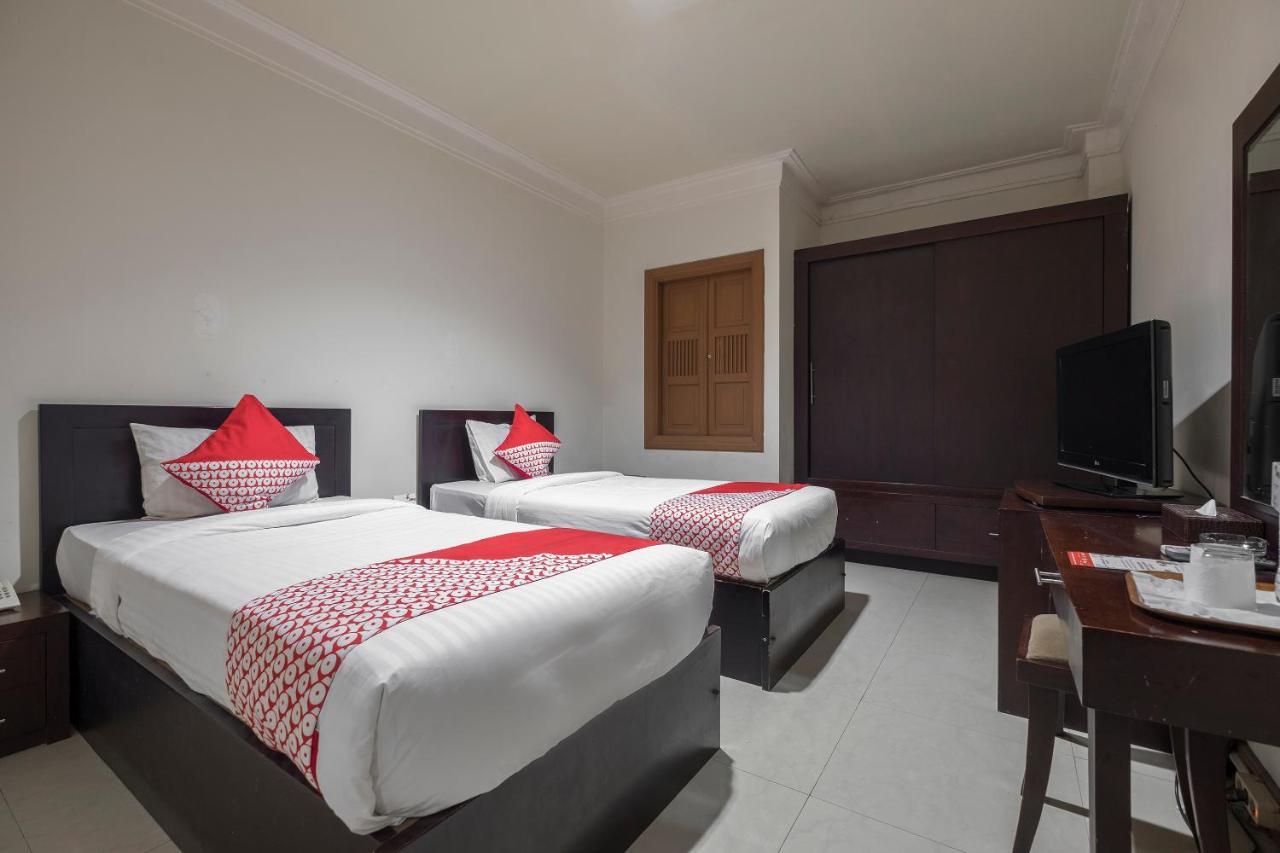 Oyo 1114 Hotel Denpasar Makassar Macáçar Exterior foto