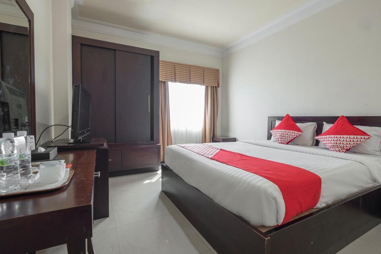 Oyo 1114 Hotel Denpasar Makassar Macáçar Exterior foto