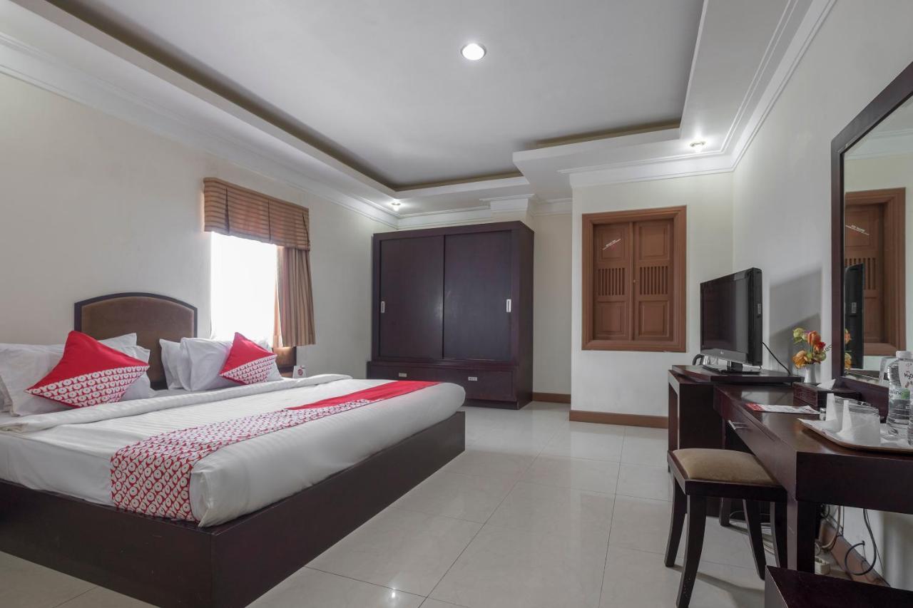 Oyo 1114 Hotel Denpasar Makassar Macáçar Exterior foto