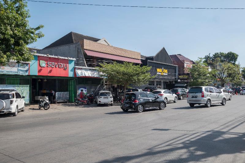 Oyo 1114 Hotel Denpasar Makassar Macáçar Exterior foto