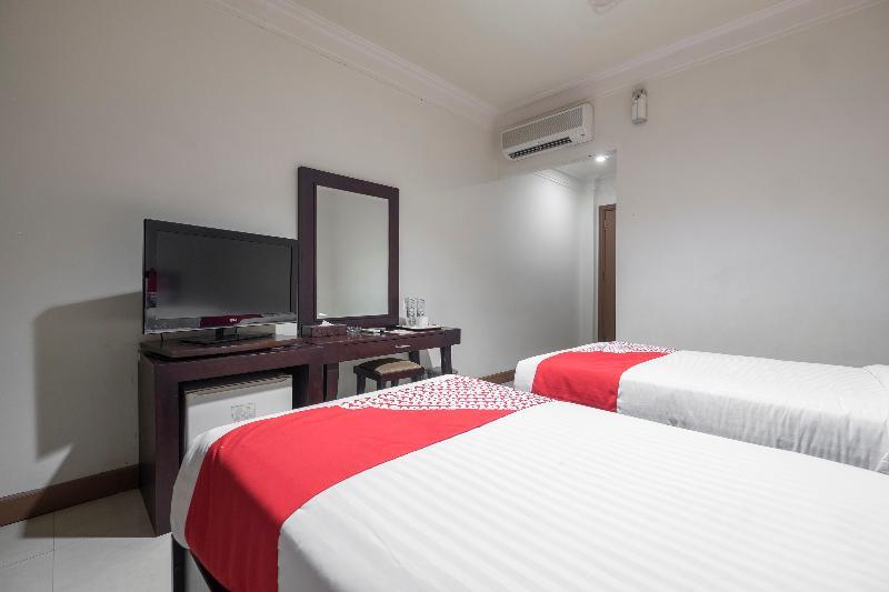 Oyo 1114 Hotel Denpasar Makassar Macáçar Exterior foto