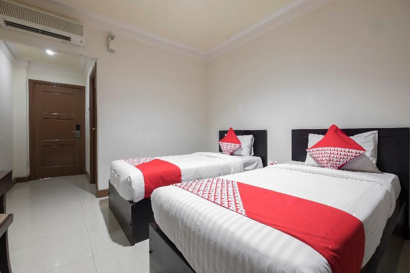 Oyo 1114 Hotel Denpasar Makassar Macáçar Exterior foto
